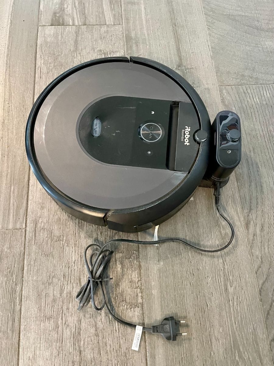 iRobot Roomba i7 — Très bon état, a vendre d'occasion en Suisse sur Main2Main