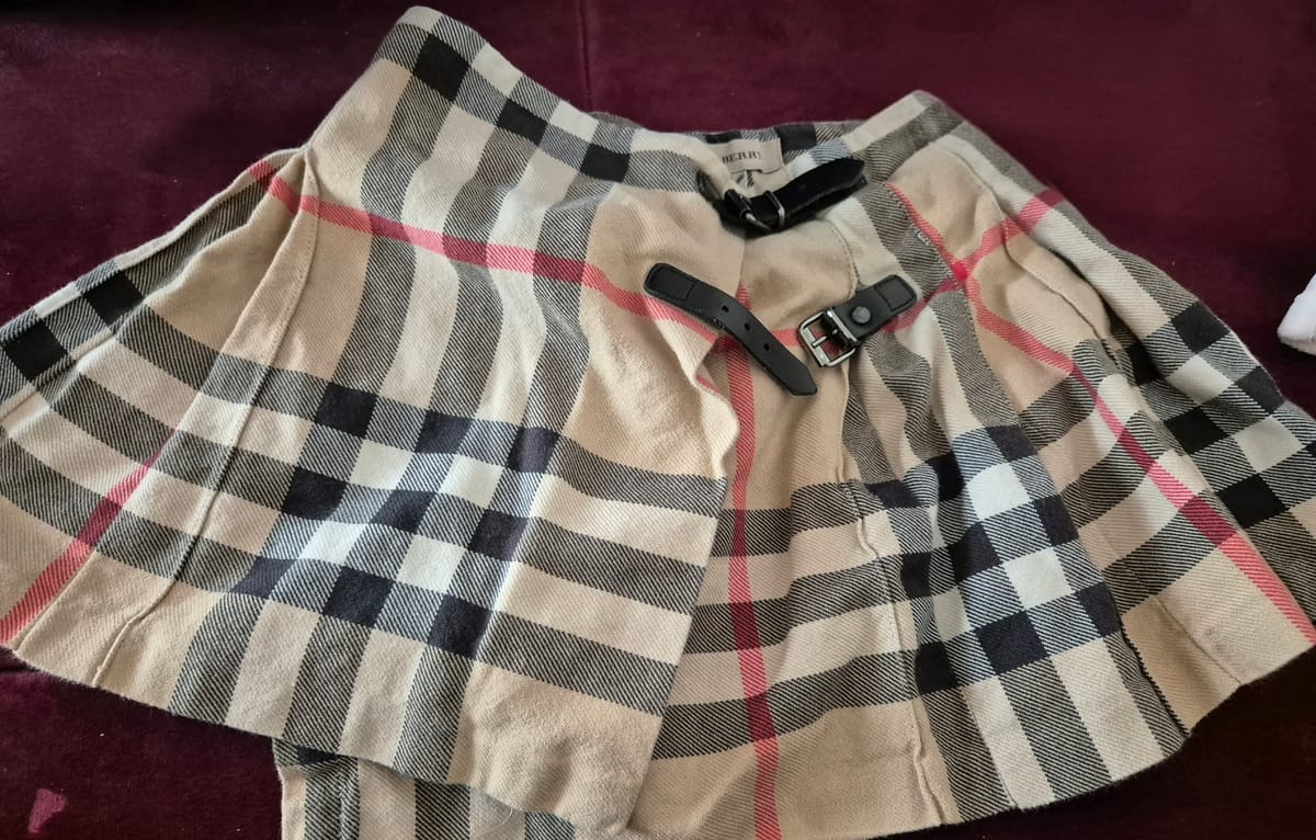 Jupe Burberry — Très bon état, a vendre d'occasion en Suisse sur Main2Main
