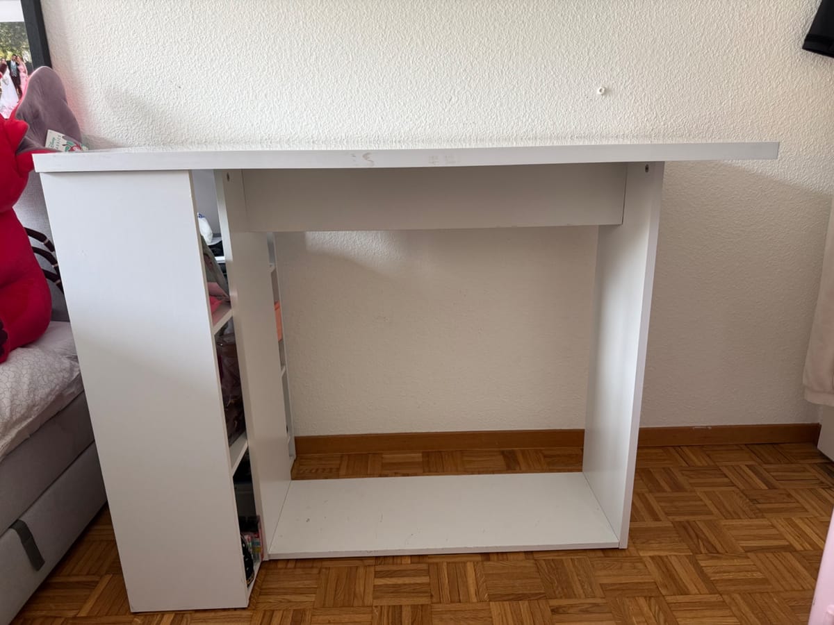 Bureau haut — Bon état, a vendre d'occasion en Suisse sur Main2Main