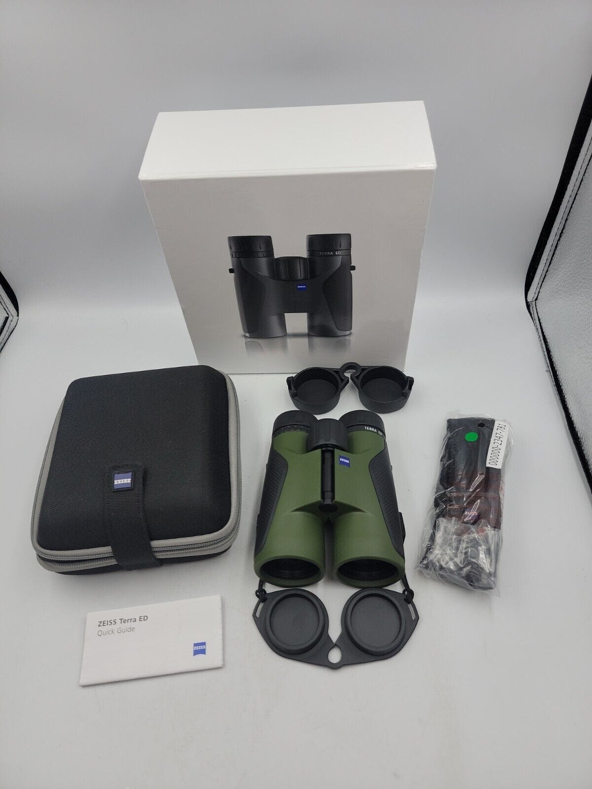 ZEISS Terra ED 10x 42mm Fernglas — Neuf sans étiquette, a vendre d'occasion en Suisse sur Main2Main